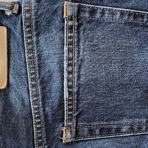 Everlane "Cheeky" Distressed Crop Jean Md. Wash Size 24 - Picture 12 of 14